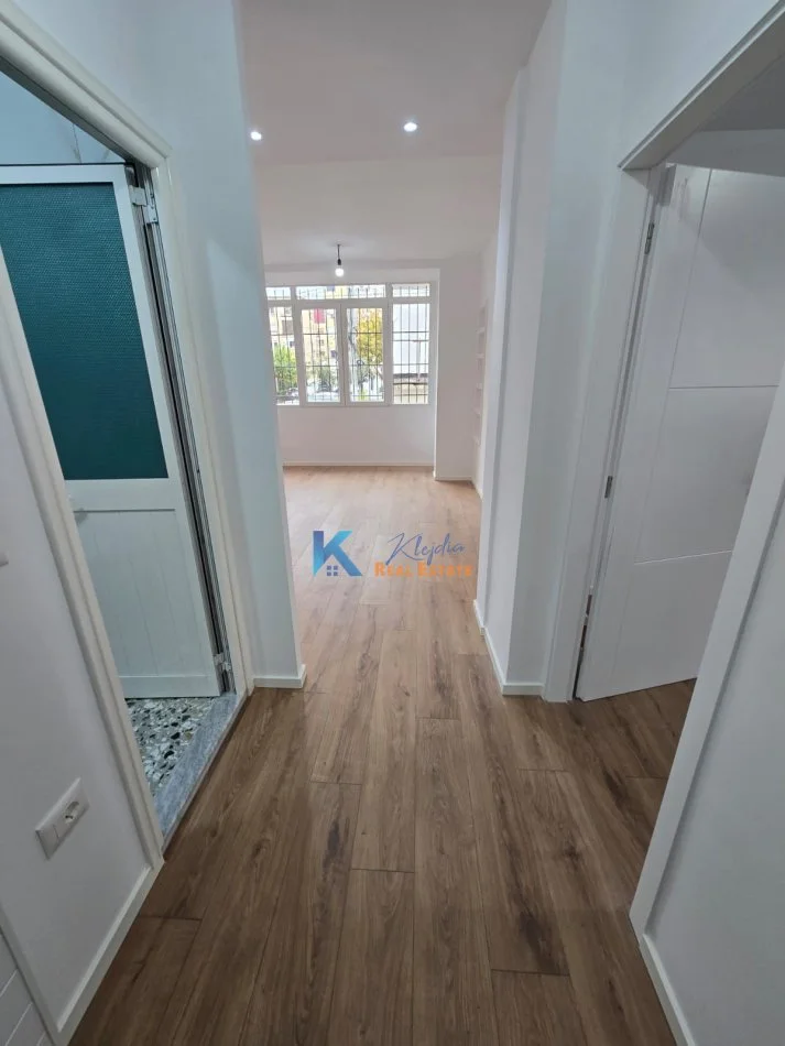 Tirane, shitet apartament 2+1+Ballkon Kati 2, 65 m² 120.000 € (Rruga Ferit Xhajko, pas Ish Restorant Durresi)