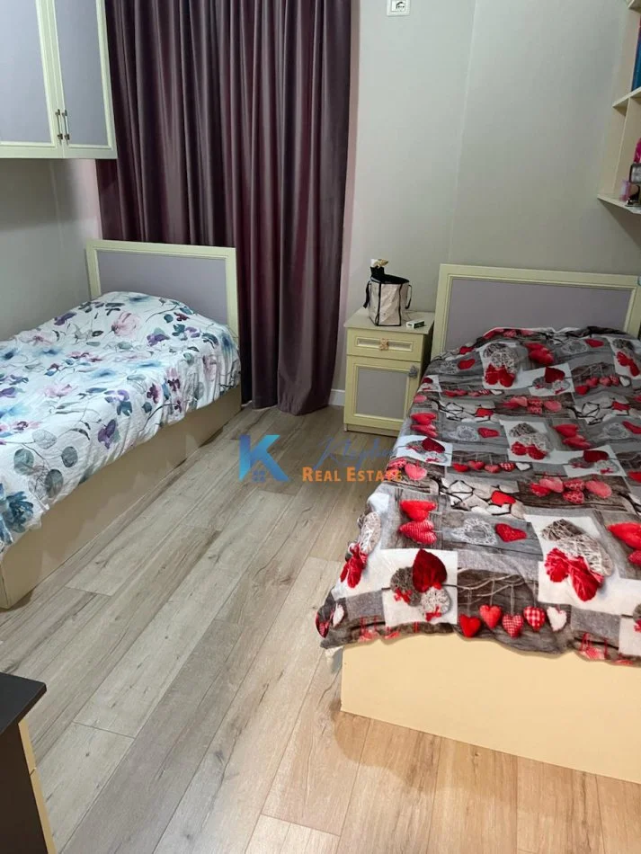Tirane, jap me qera apartament 2+1+Ballkon Kati 2, 125 m² 1.000 € (Kopshti Zoologjik)