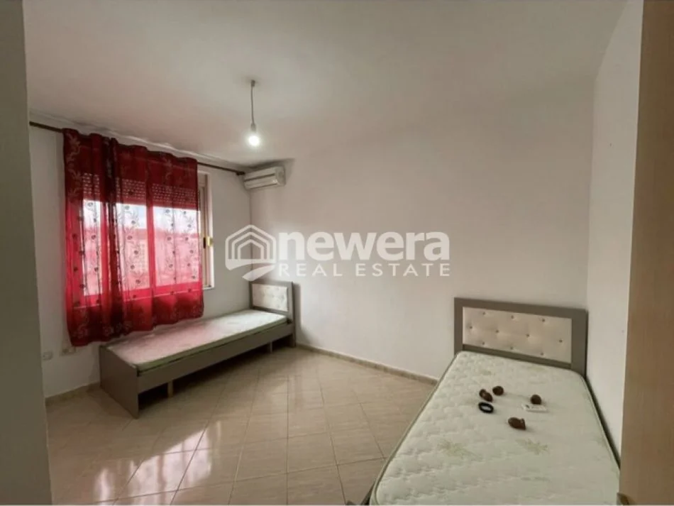 Tirane, shes apartament 2+1+Ballkon Kati 8, 125.000 € (loni ligori)