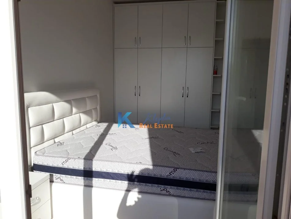 Tirane, jap me qera apartament 2+1+Ballkon Kati 8, 97 m² 600 € (21 Dhjetori, Kompleksi Kontakt)