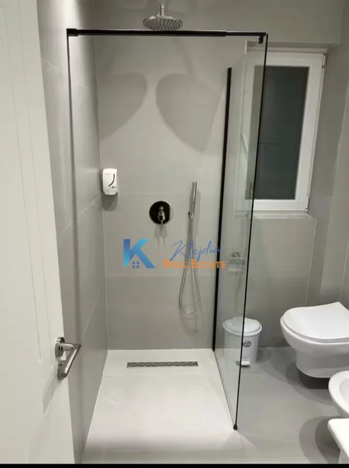 Tirane, jap me qera apartament 1+1+Ballkon Kati 3, 75 m² 600 € (Bulevardi Zogu I)