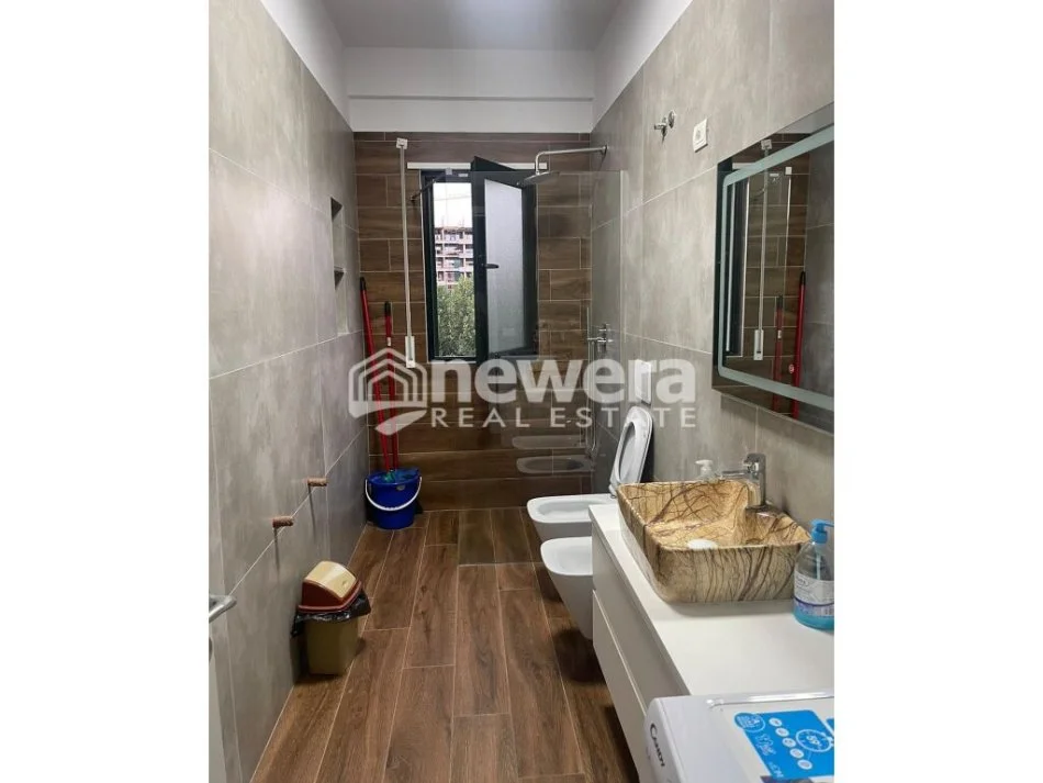 Tirane, shes apartament 2+1+Ballkon Kati 5, 120 m² 230.000 € (nexho konomi)