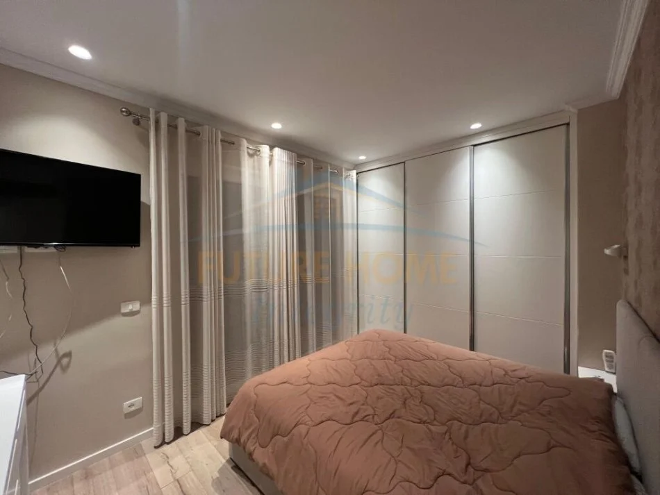 Gjiri Lalezit | Hamallaj, jepet me qera Vile 3+1+Aneks+Ballkon Kati 0, 500 m² 3.200 € (gjiri i lalezit)