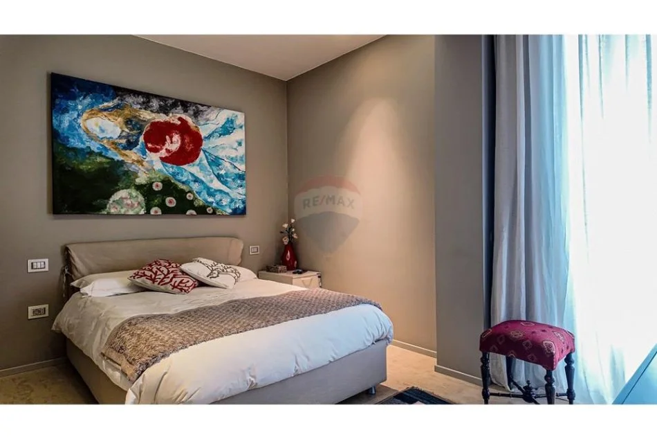 Tirane, shitet apartament 3+1+Ballkon Kati 8, 350 m² 650.000 € (kopshti Botanik)