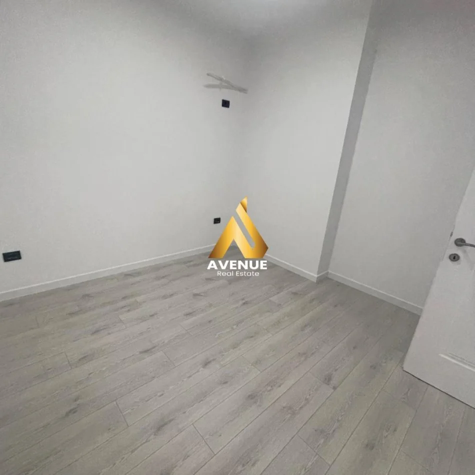 Tirane, jepet me qera ambjent biznesi Kati 1, 110 m² 1.100 € (MYSLYM SHYRI)