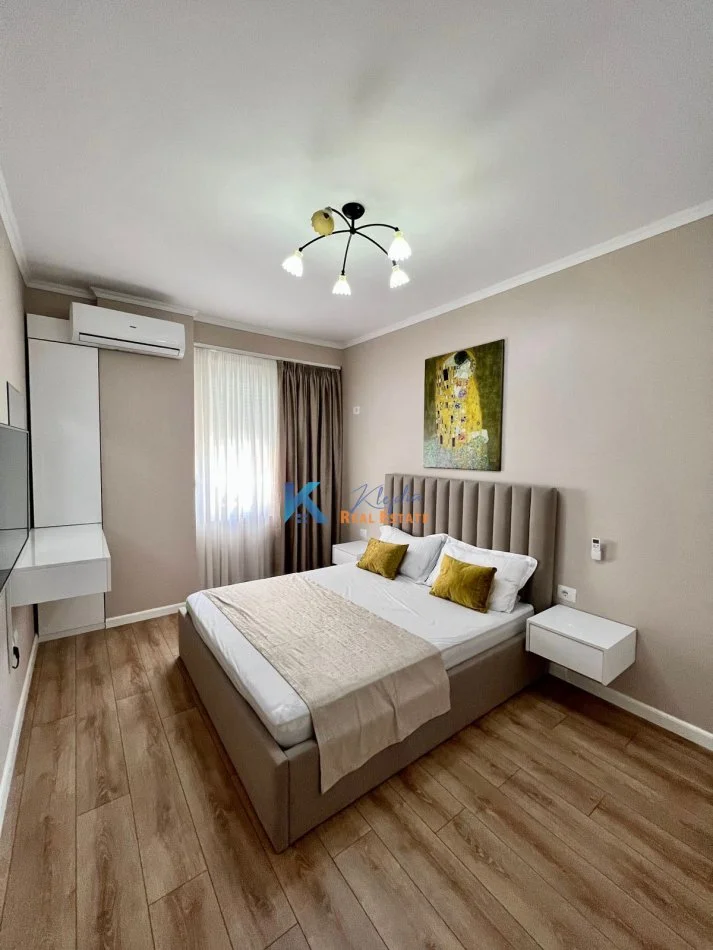 Tirane, jap me qera apartament 1+1+Ballkon , 71 m² 900 € (Komuna e Parisit, Kompleksi Kika 2)