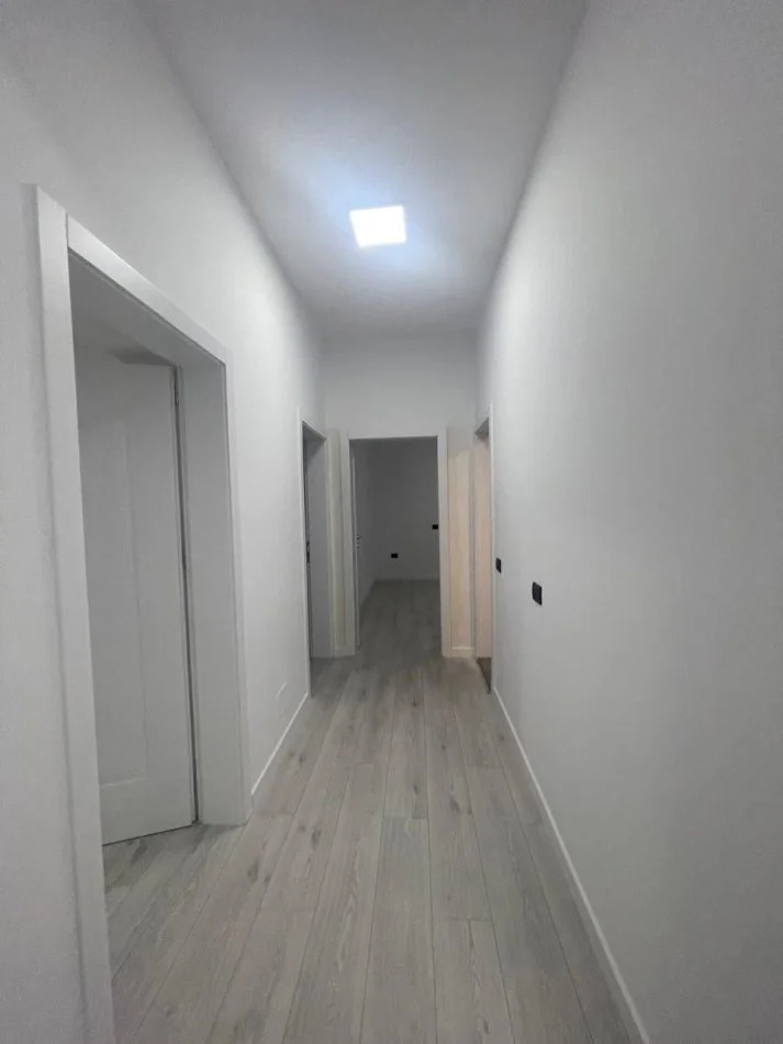 Tirane, jap me qera zyre Kati 2, 105 m² 1.300 € (Myslym Shyri)