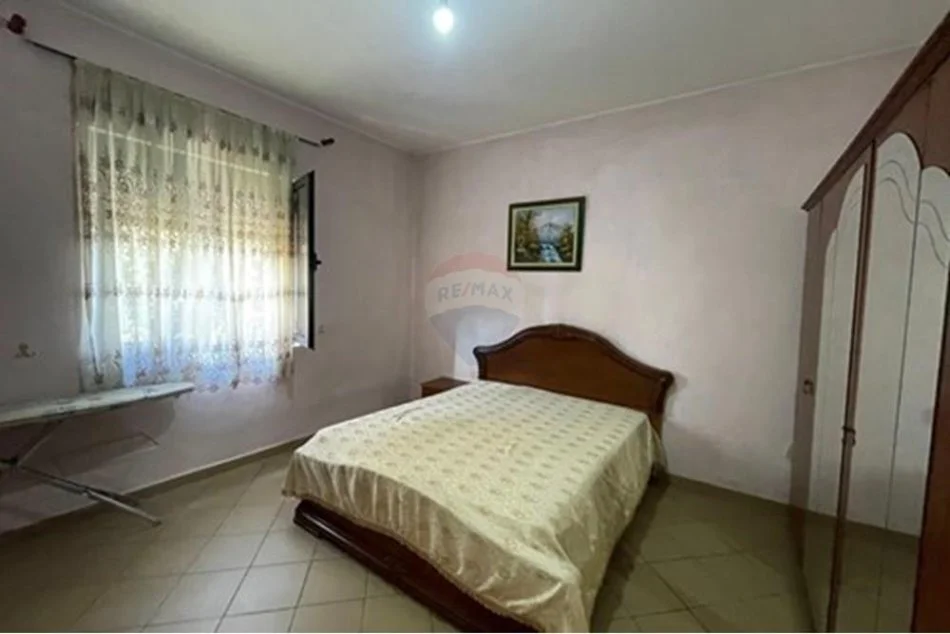 Tirane, jepet me qera apartament 2+1 Kati 2, 100 m² 350 € (Bulevardi Zhan Dark)