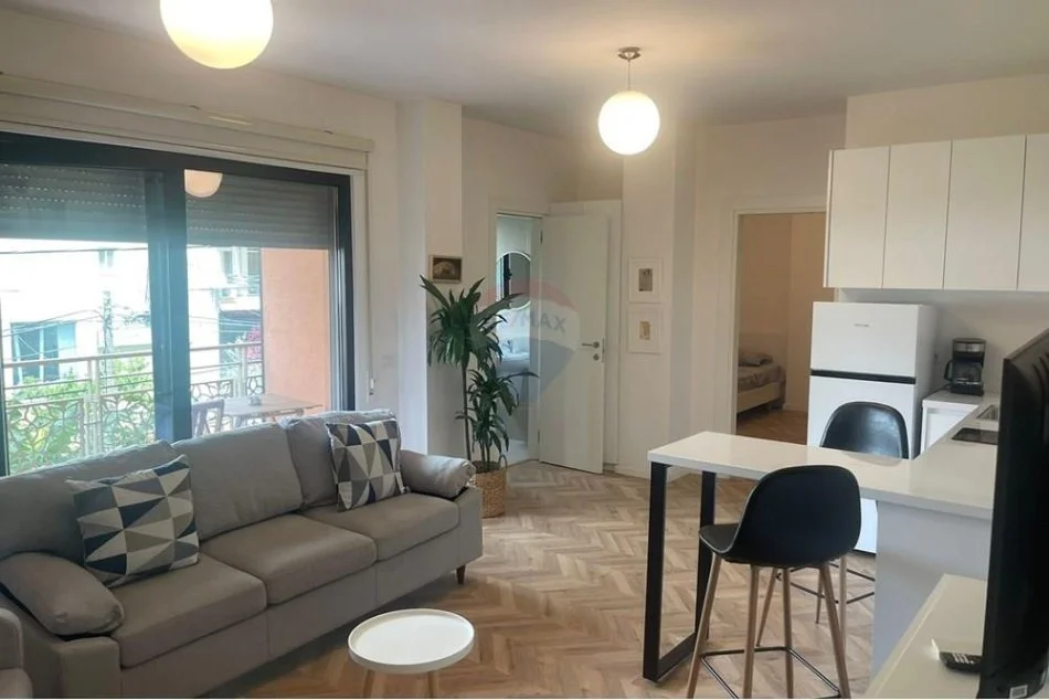 Tirane, jepet me qera apartament 1+1 Kati 7, 50 m² 550 € (21 Dhjetori)