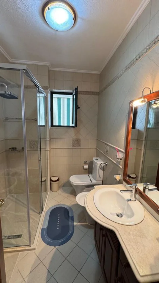 Tirane, jepet me qera apartament 2+1+Ballkon Kati 4, 125 m² 1.000 € (Stadiumi Air Albania)