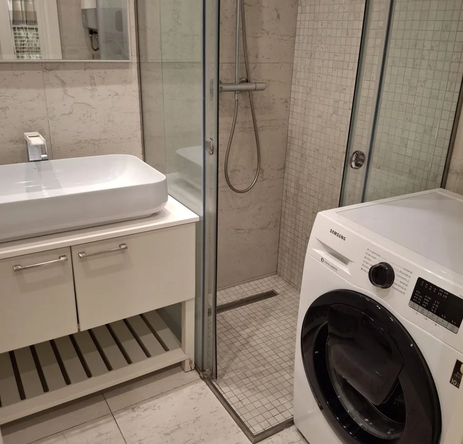 Tirane, jepet me qera apartament 2+1 Kati 5, 103 m² 1.250 € (Rr. Kavajes)