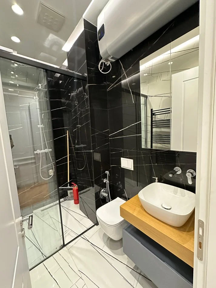 Tirane, jepet me qera apartament 2+1 , 110 m² 1.500 € (Rr. e Kavajes)