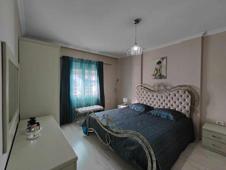 Tirane, jepet me qera apartament 2+1 Kati 9, 100 m² 800 € (Rr.Myslym Shyri)