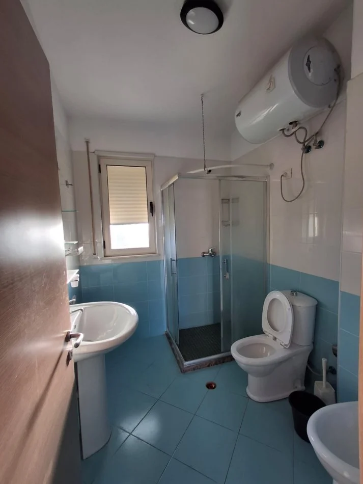 Tirane, shes apartament 2+1+Ballkon Kati 2, 123 m² 180.000 € (Liqeni i Thate)