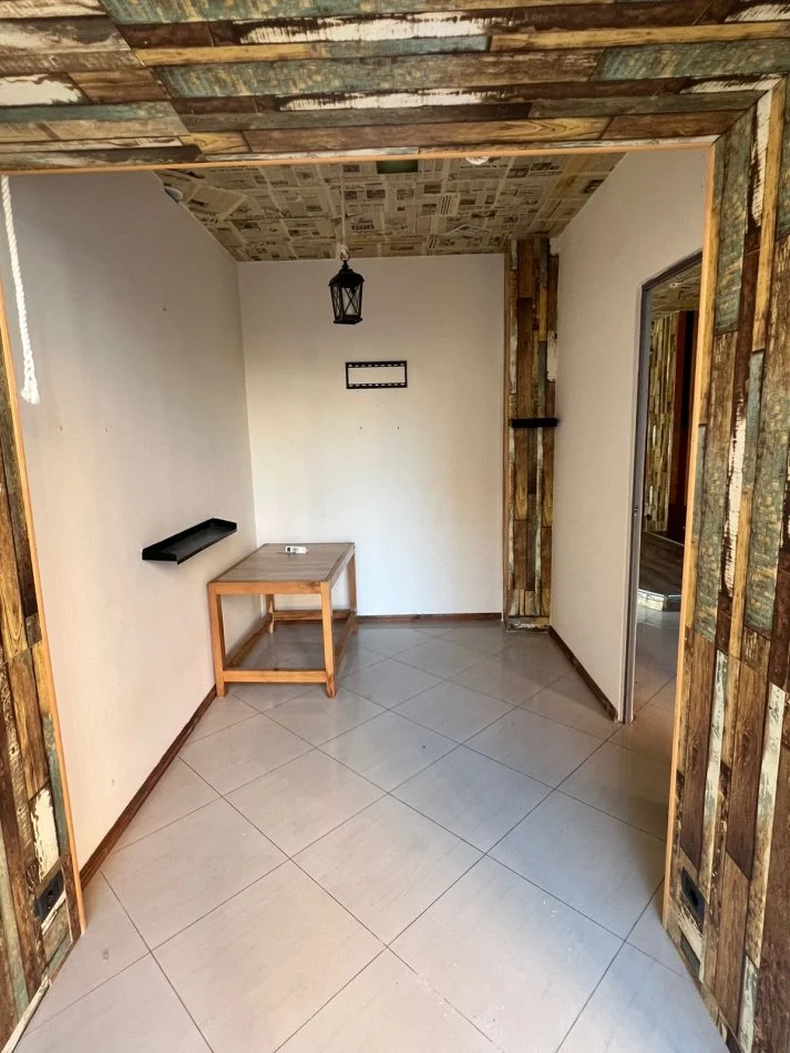 Tirane, jepet me qera Ambjent biznesi, Kati 1 buze rruges Kryesore, 175 m², 150.000 Leke (Rruga Myslym Shyri)