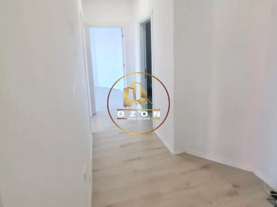 Tirane, jepet me qera apartament 3+1+Ballkon Kati 7, 125 m² 750 € (Rruga e Dibrës)