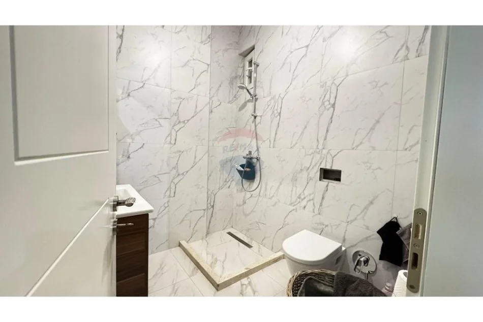 Tirane, jepet me qera apartament 1+1+Ballkon Kati 4, 70 m² 450 € (Kopshti Botanik)