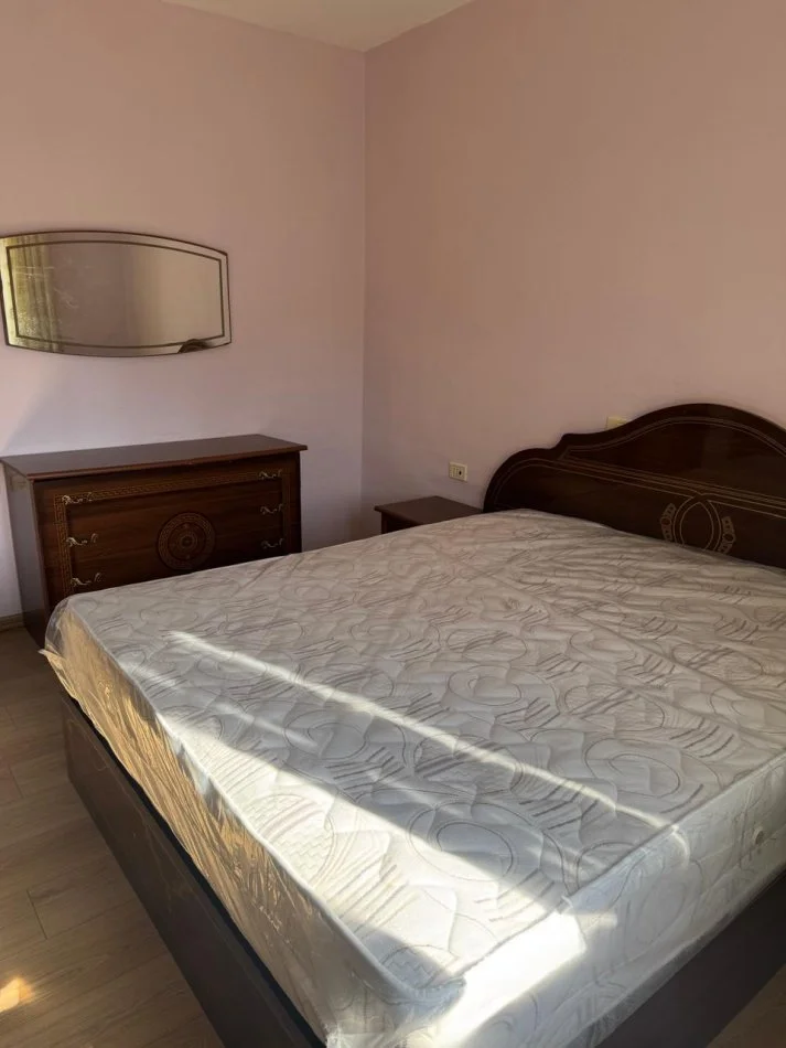 Tirane, jepet me qera apartament 1+1 Kati 3, 60 m² 350 € (Tek ish Tregu Elektrik)