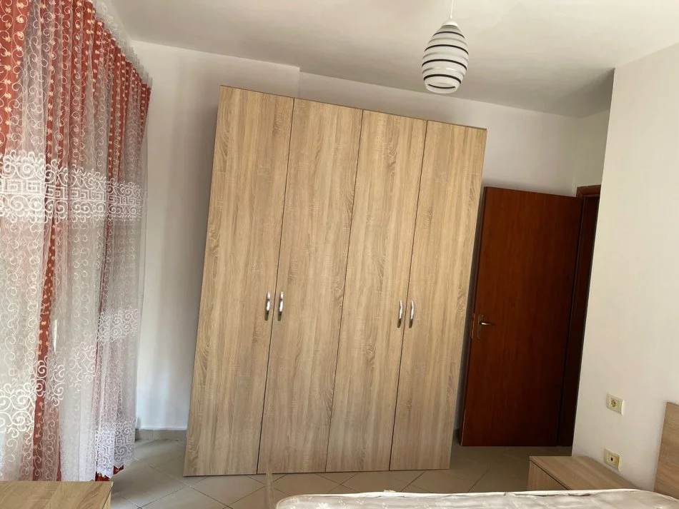 Tirane, jap me qera apartament 2+1+Ballkon Kati 2, 100 m² (Kodra e Diellit)
