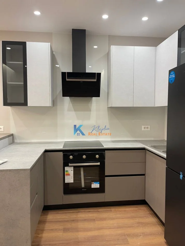 Tirane, jap me qera apartament 2+1+Ballkon Kati 9, 116 m² 830 € (Kompleksi Arlis, Rruga e Dibres)