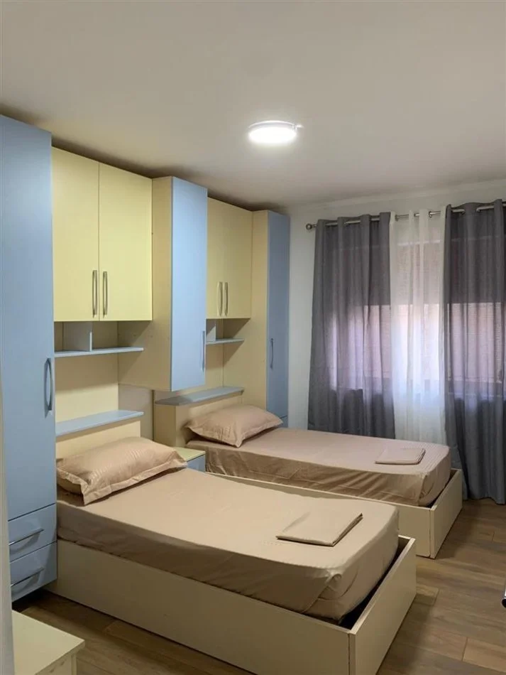Tirane, jap me qera apartament 3+1 Kati 3, 81 m² 700 € (Ne rrugen Dervish Hekali, afer Bocca Caffe)