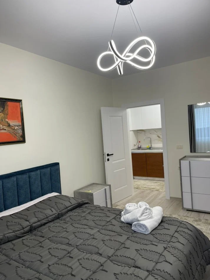 Tirane, jap me qera apartament 1+1+Ballkon Kati 8, 70 m² 1.000 € (Rruga e Kosovareve afer hotel Dinastia)