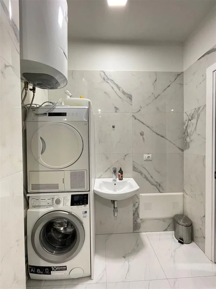 Tirane, jepet me qera apartament 2+1+Ballkon Kati 4, 100 m² 1.300 € (Liqeni, Rruga e Kosovareve)