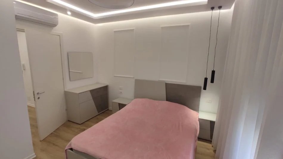 Tirane, jepet me qera apartament 1+1+Ballkon Kati 5, 65 m² 550 € (Don Bosko, Trio Tower Residence)