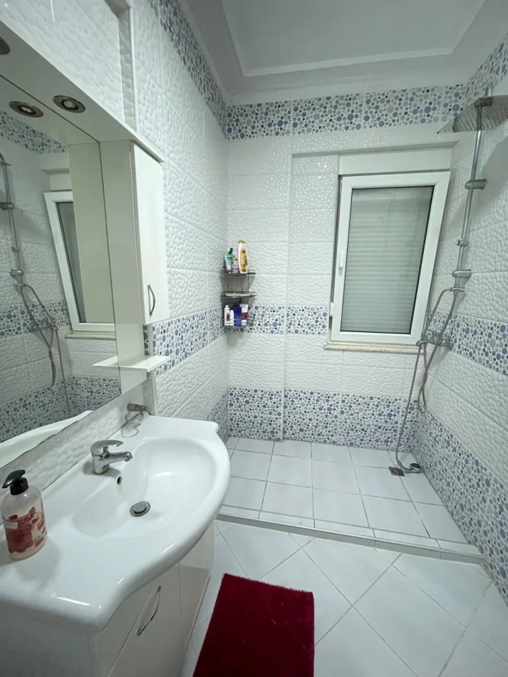 Tirane, jepet me qera apartament 2+1 Kati 2, 89 m² 750 € (Kompleksi FZ)