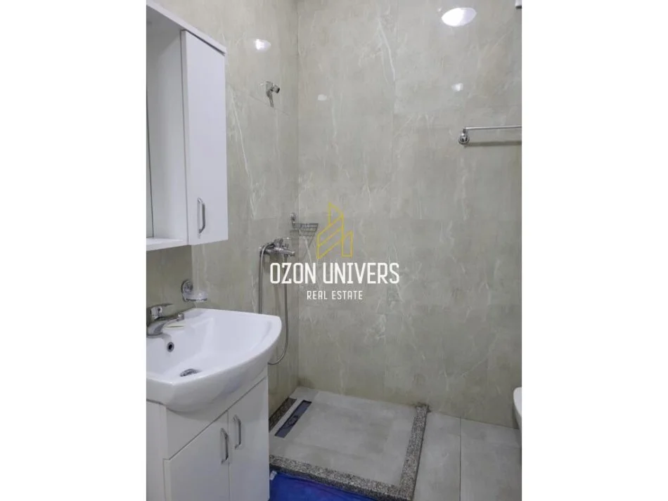 Tirane, jepet me qera apartament 1+1+Ballkon Kati 4, 400 m² 400 € (Kopshti Botanik)