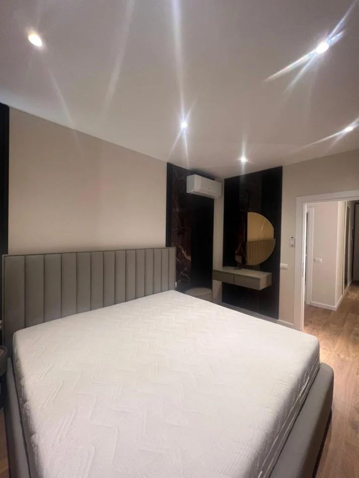 Tirane, jepet me qera apartament 2+1 Kati 3, 70 m² 1.200 € (Komuna e Parisit)