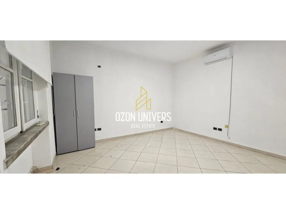 Tirane, jepet me qera ambjent biznesi Kati 0, 209 m² 2.300 €