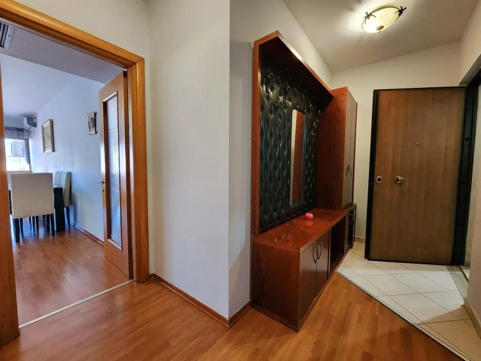 Tirane, jap me qera apartament 1+1+Ballkon Kati 9, 71 m² 520 € (Ne Zog te Zi, Qatar Center)