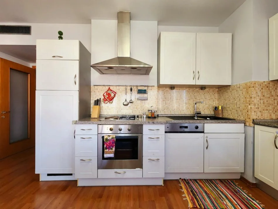 Tirane, jepet me qera apartament 1+1 Kati 9, 520 € (tek rringu zogu i zi)