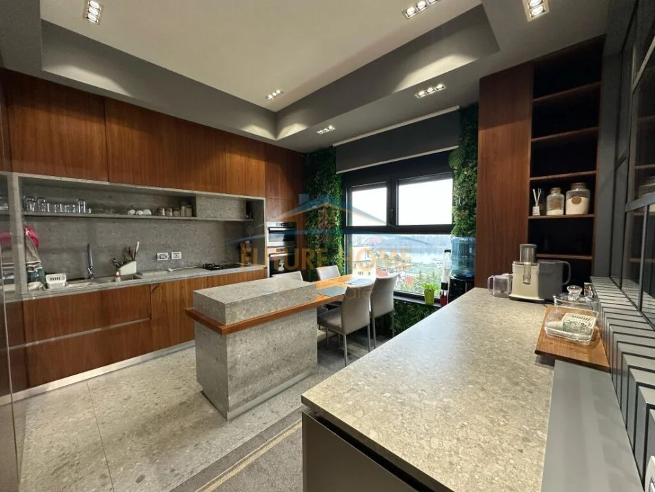 Tirane, jepet me qera apartament+verande | Penthouse 4+1+Aneks+Ballkon Kati 5, 300 m² 3.000 € (liqeni i thate)