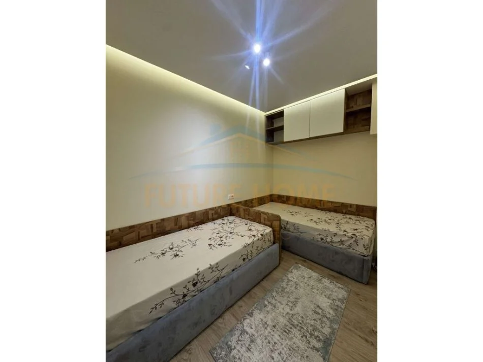 Tirane, jepet me qera apartament 2+1+Aneks+Ballkon Kati 6, 100 m² 600 € (astir)