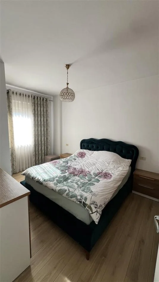 Tirane, jap me qera apartament 3+1+Ballkon Kati 5, 100 m² 900 € (Rruga Irfan Tomini, afer Diplomat 2)