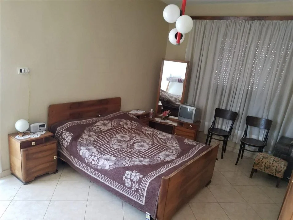 Tirane, jap me qera apartament 2+1+Ballkon Kati 4, 87 m² 400 € (Pazari i Ri)