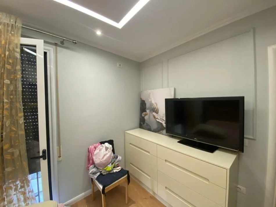 Tirane, jepet me qera apartament 1+1+Ballkon Kati 5, 65 m² 600 € (Don Bosko, prane Bar Artisti)