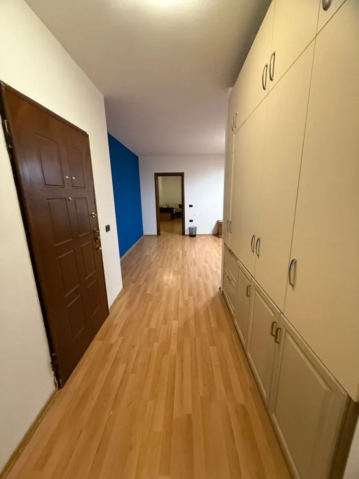 Tirane, jepet me qera zyre Kati 4, 150 m² 1.600 € (Rruga e Elbasanit)