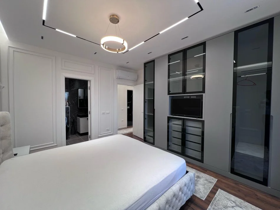 Tirane, jepet me qera 2+1 , (Farmacia 10)