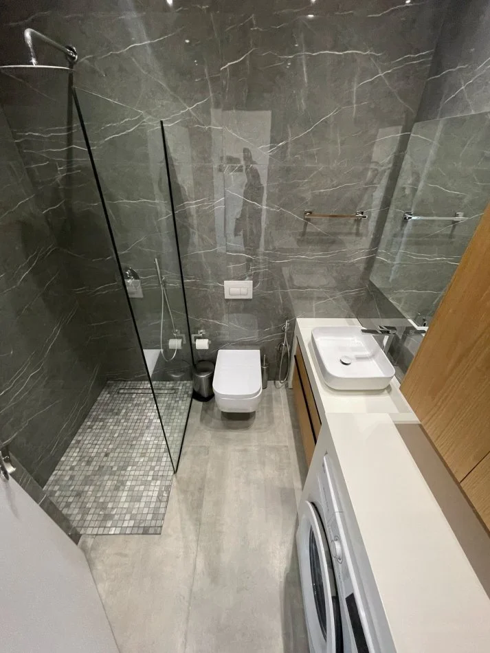 Tirane, jepet me qera apartament 2+1 Kati 6, 100 m² 1.200 € (Rruga e Kavajes)