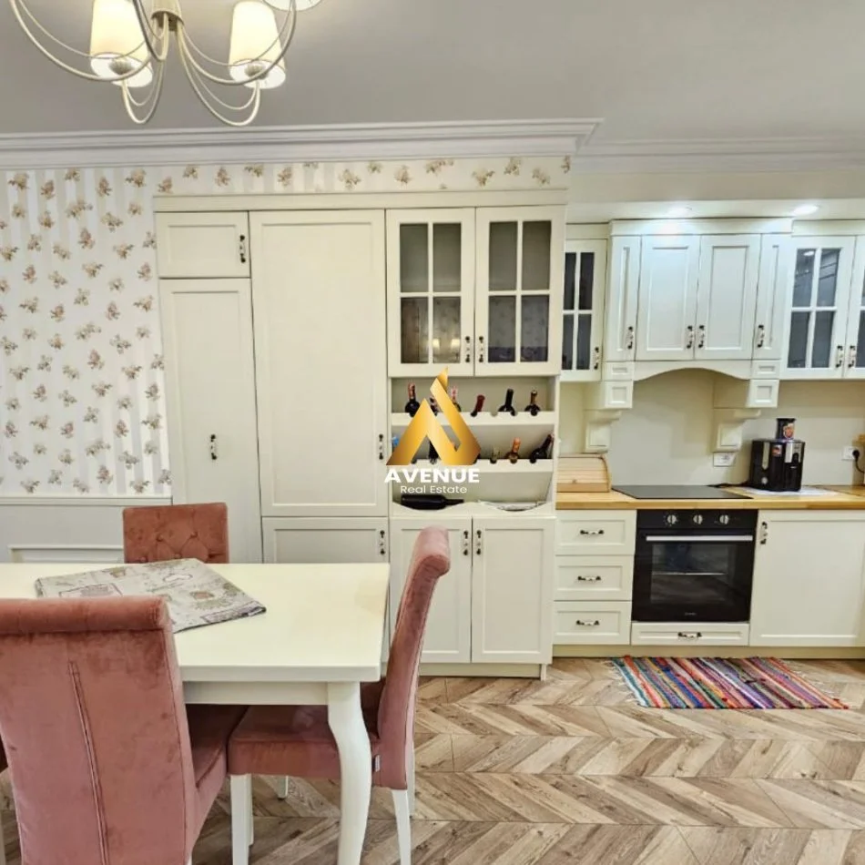 Tirane, jepet me qera apartament 2+1+Ballkon Kati 4, 126 m² 1.000 € (kodra e diellit)