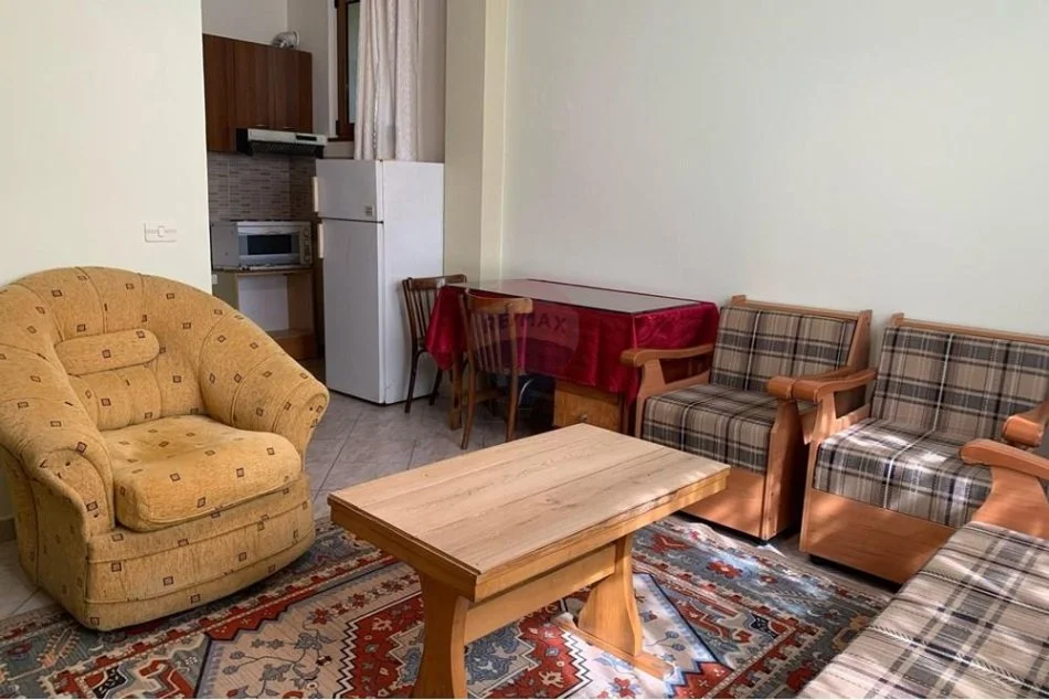 Tirane, jepet me qera apartament 1+1 Kati 4, 60 m² 300 € (Qyteti Studentit)