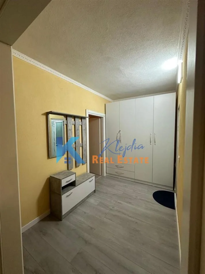 Tirane, jap me qera apartament 1+1+Ballkon Kati 4, 65 m² 450 € (Mbi Maternitetin e Ri)