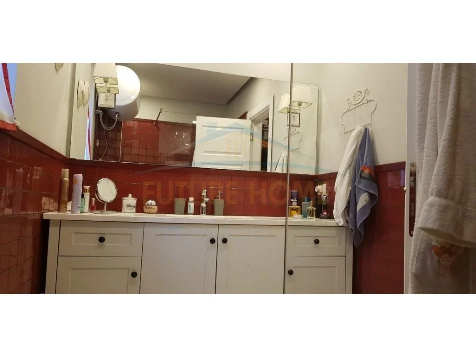 Tirane, jepet me qera apartament 3+1+Aneks+Ballkon Kati 5, 133 m² 1.200 € (kodra e diellit 2)