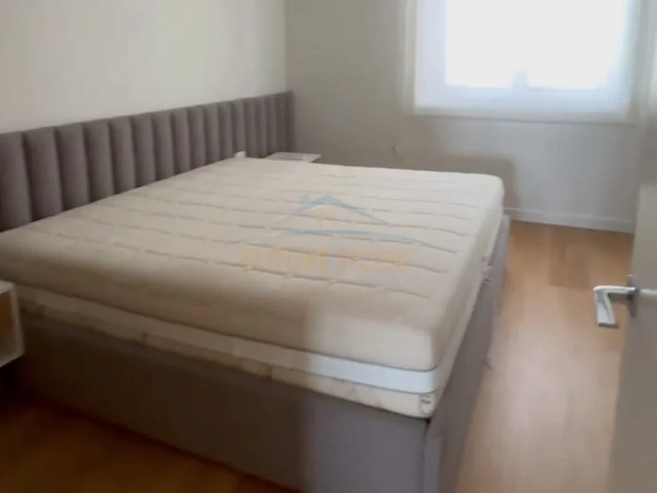 Tirane, jepet me qera apartament 3+1+Aneks+Ballkon Kati 10, 160 m² 2.500 € (garda bllok)