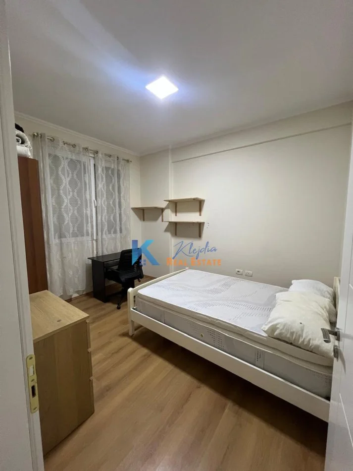 Tirane, jap me qera apartament 2+1+Ballkon Kati 4, 85 m² 600 € (Fusha e Aviacionit, afer shkolles Dhora Leka)