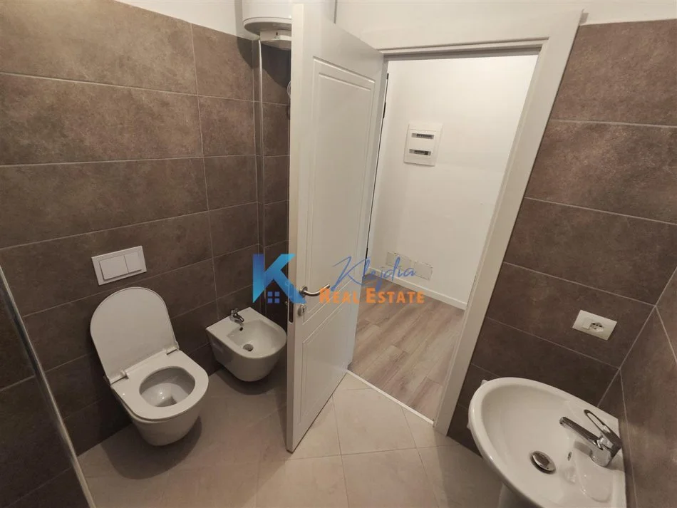 Tirane, jap me qera apartament 2+1+Ballkon Kati 3, 105 m² (Don Bosko, Rezidenca Drini A)
