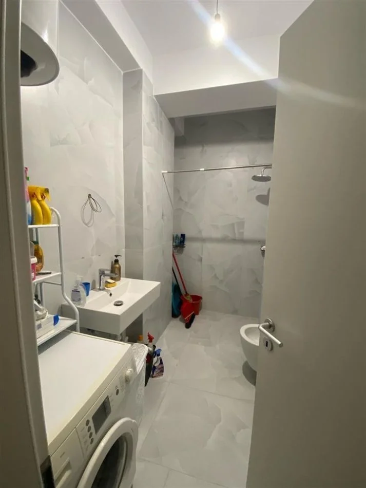 Tirane, jap me qera apartament 2+1+Ballkon Kati 2, 93 m² 450 € (Ali Demi, kompleksi Kaimi)